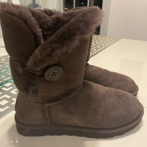 UGG Bailey button. Fur boots